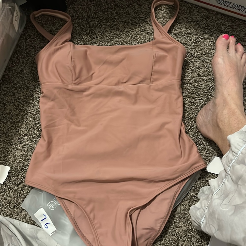 New with tags CUPSHE one piece swimsuit .